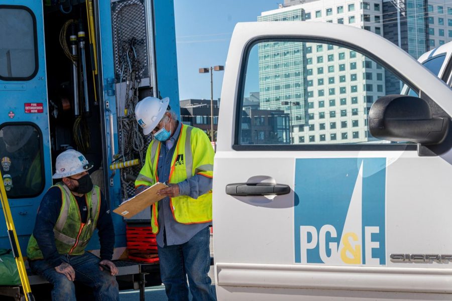 PG&E Cuts Off Power in East Bay as High Winds Gust the Region
