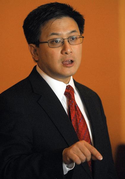 State Controller John Chiang suggests denying lawmakers’ paychecks.