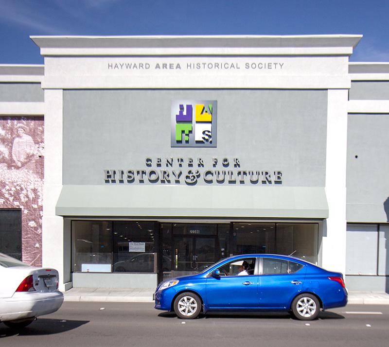 La sociedad historica de Hayward esta ubicada en Foothill Blvd.
