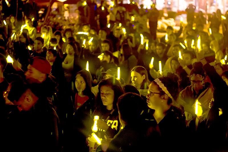 Students+and+community+members+gather+for+the+luminaria+ceremony+in+memory+of+loved+ones+lost+from+cancer.+