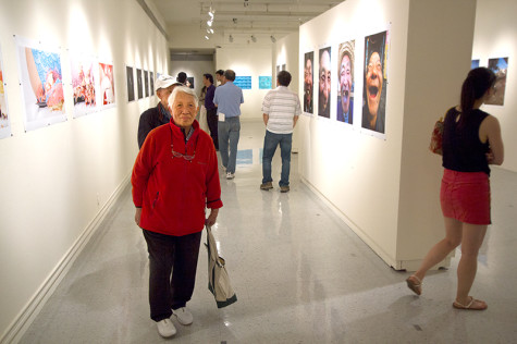 Campus photography exhibition depicts Chinese and American culture