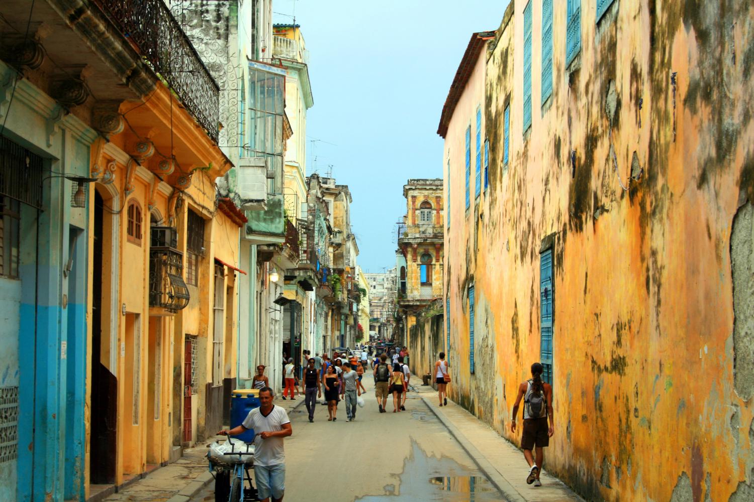 Cal State Cuba: Students make trek from Hayward to Havana this summer