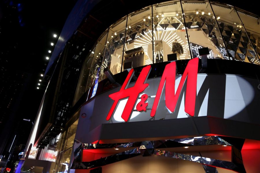 Controversial H&M ad should not never happened