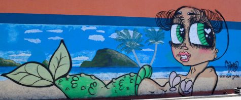 Artista pinta monas sobre paredes de la área de la bahía