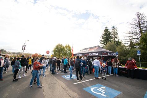 Incoming freshman and transfer students, along with friends and family, lined up to check-in and receive “swag” from Student Life and Leadership on Oct. 23 at CSUEB. All visitors who attended Preview Day were requested to register online prior to their arrival.