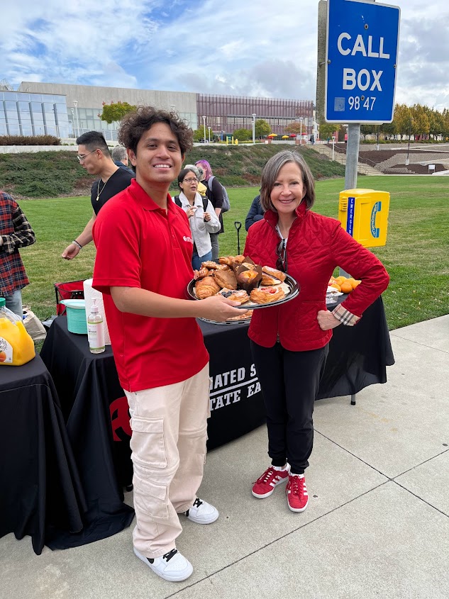 CSUEB president, Cathy Sandeen enjoying the presence of students during the Pastries with the President event on campus